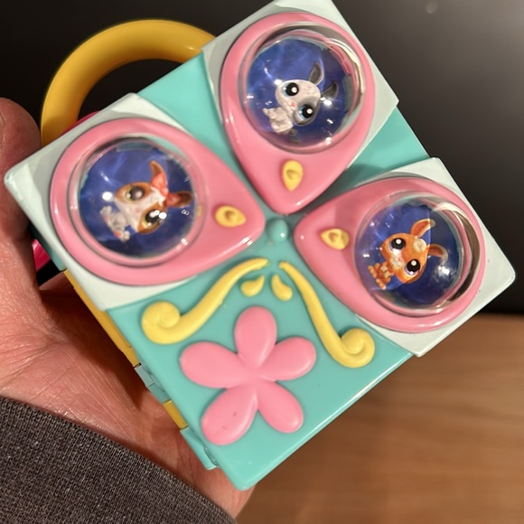 Mint littlest pet shop tiniest tiniest, pop-up bunny playset  - Picture 10 of 10